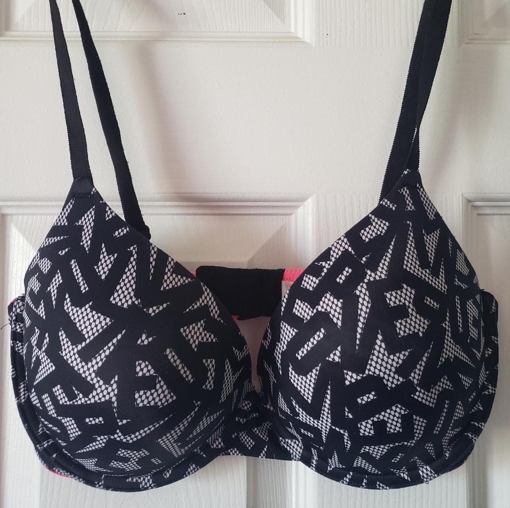 PINK Wear Everywhere Pushup Bra